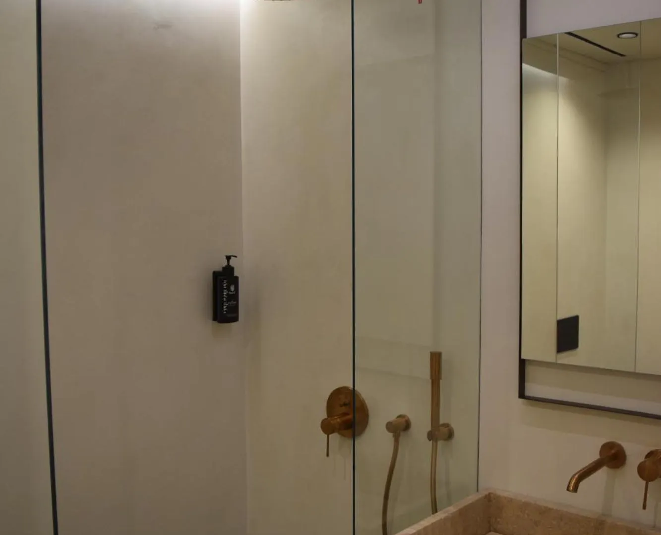 Lion Gate Hotel ساراندا 3*,  ألبانيا