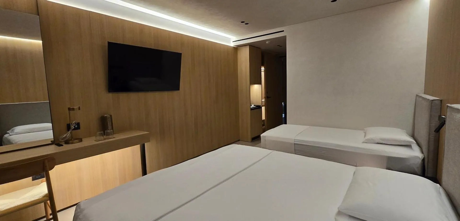 Lion Gate Hotel ساراندا