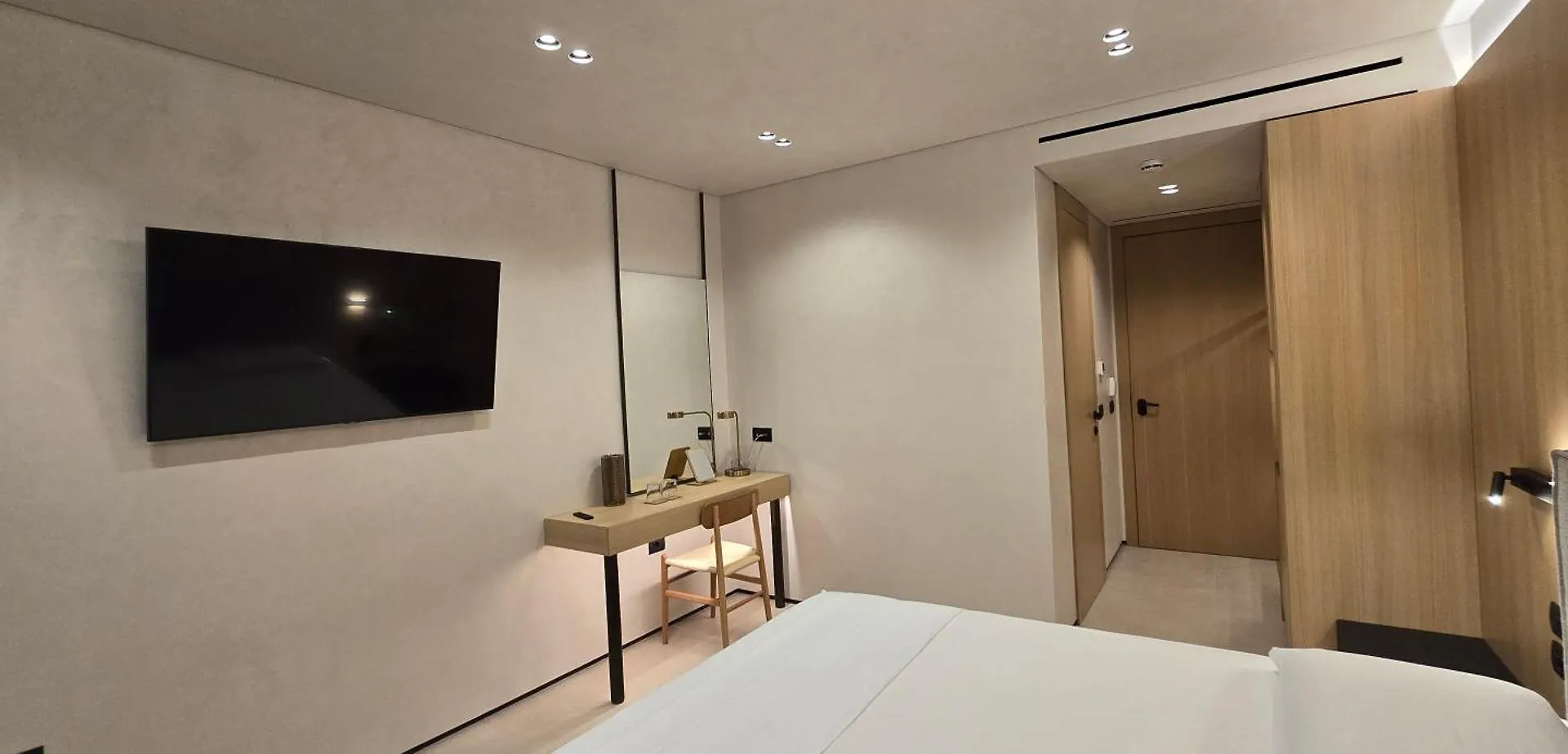Lion Gate Hotel ساراندا 3*,  ألبانيا