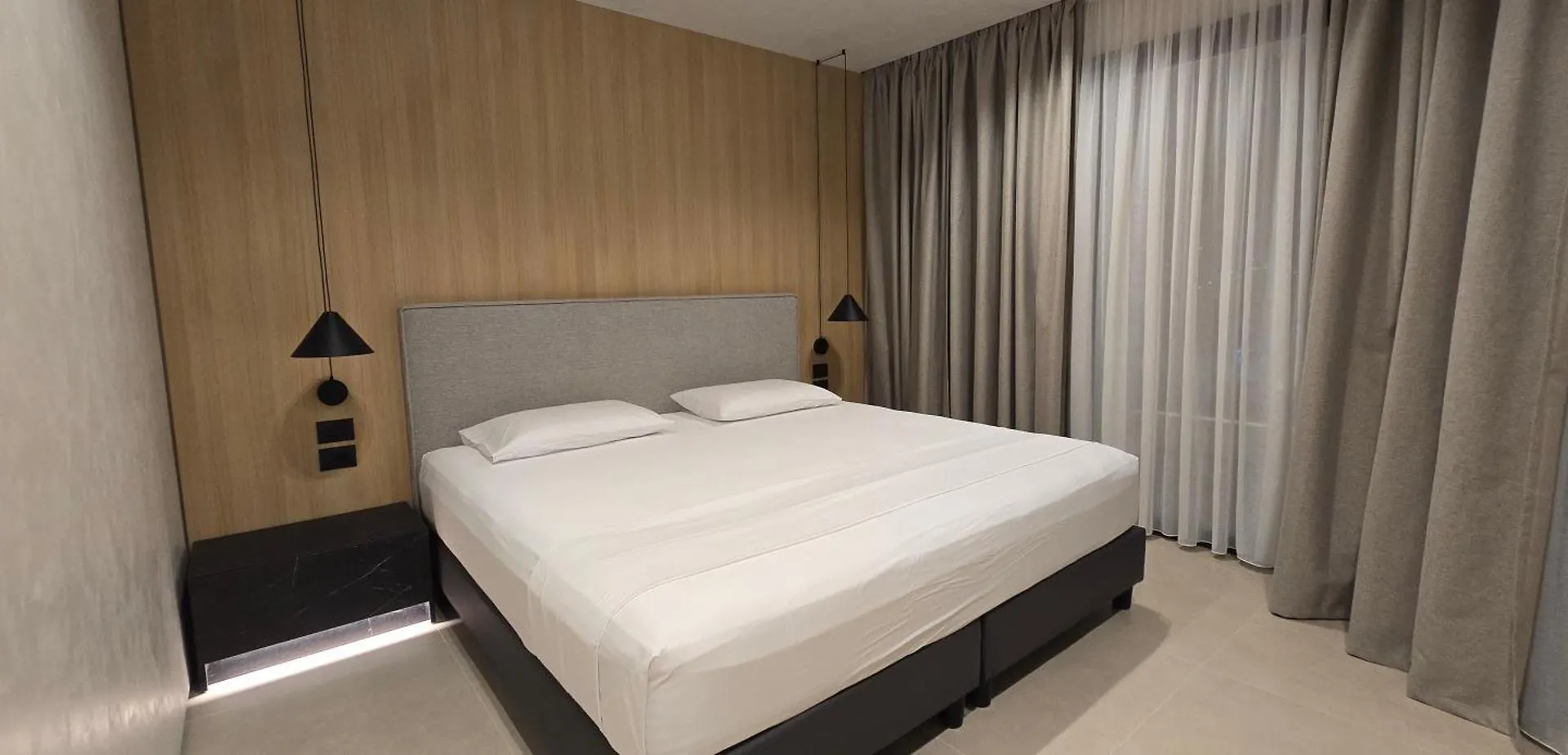 ***  Lion Gate Hotel ساراندا ألبانيا