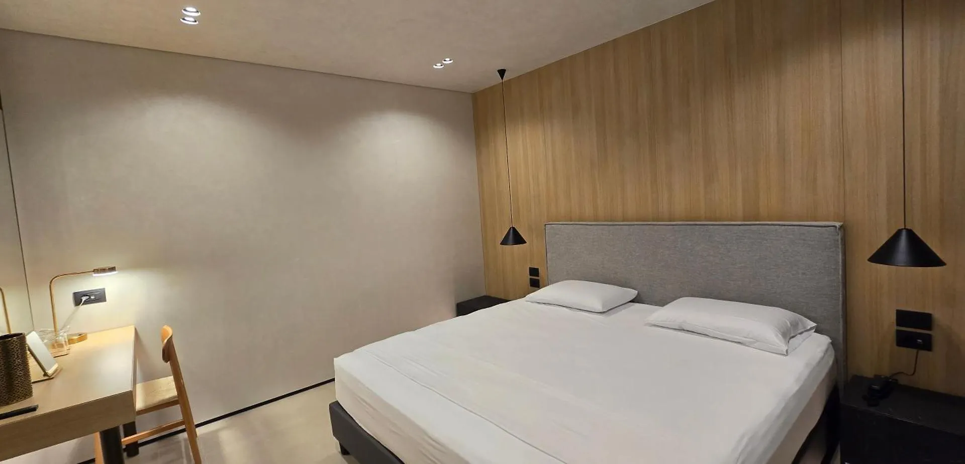 Lion Gate Hotel ساراندا