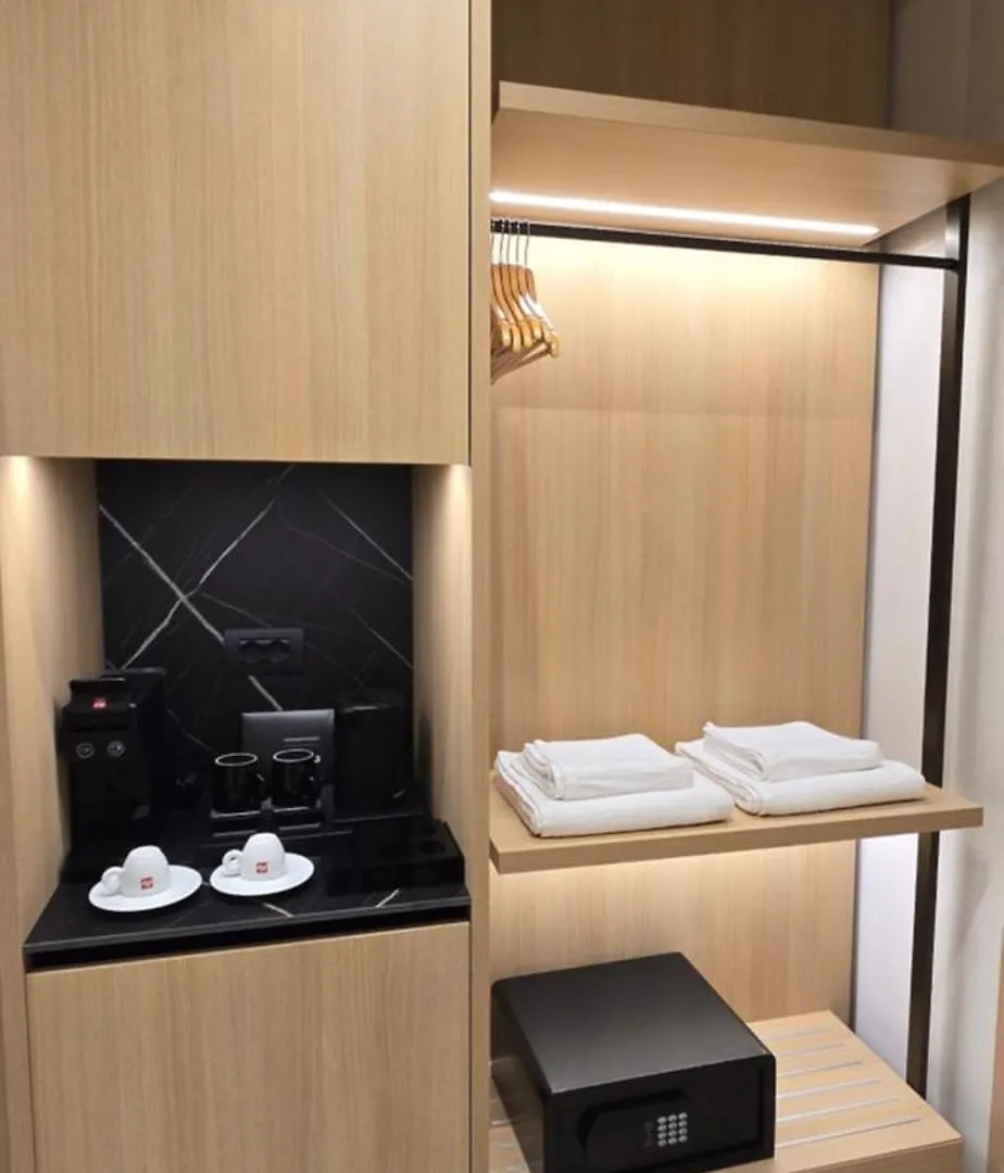 ***  Lion Gate Hotel ساراندا ألبانيا