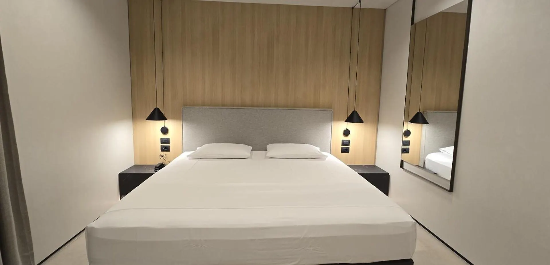 ***  Lion Gate Hotel ساراندا ألبانيا