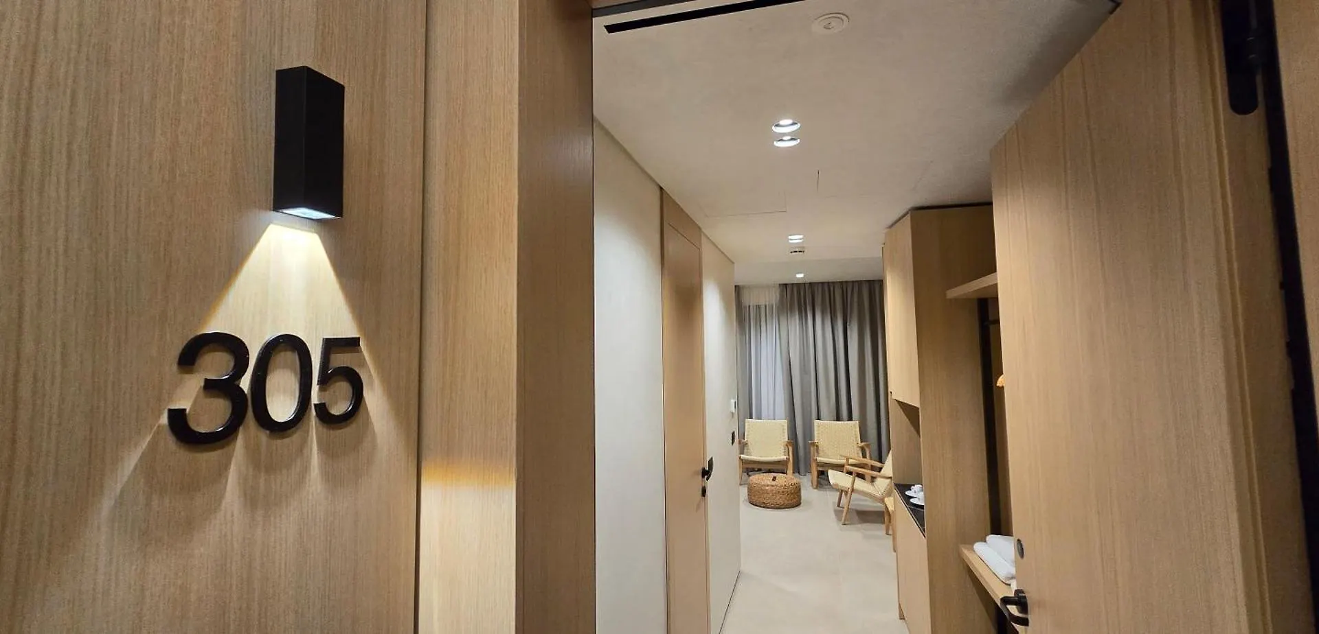 Lion Gate Hotel ساراندا 3*,