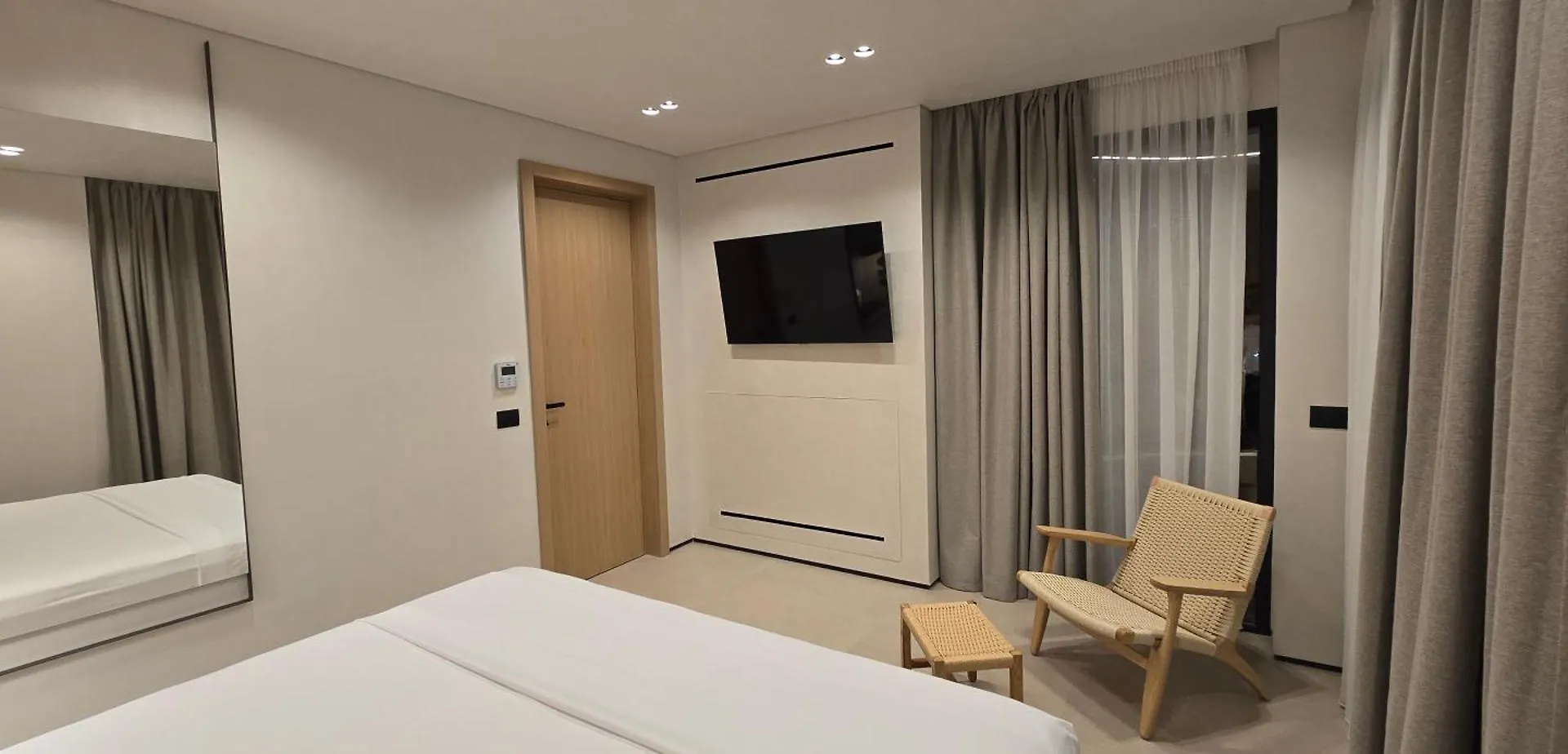 Lion Gate Hotel ساراندا