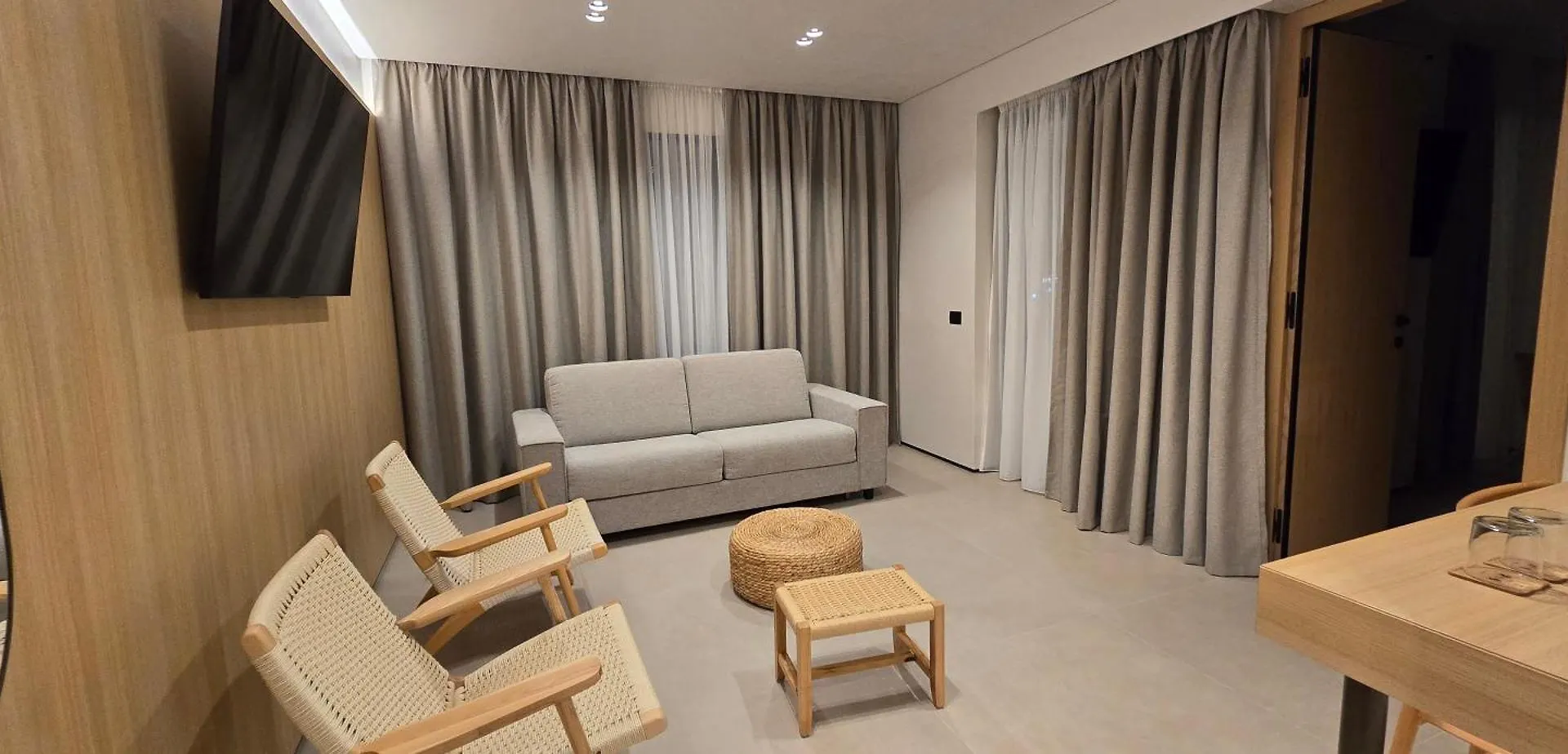 Lion Gate Hotel ساراندا