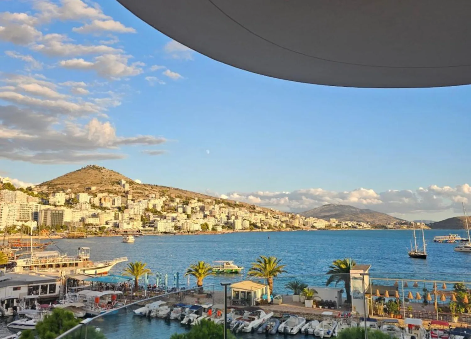 Lion Gate Hotel ساراندا