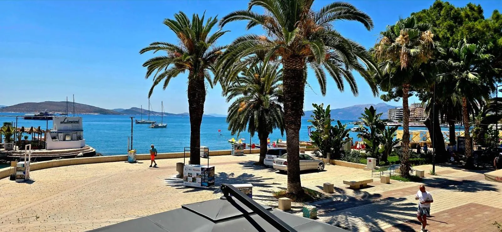 Lion Gate Hotel ساراندا ألبانيا