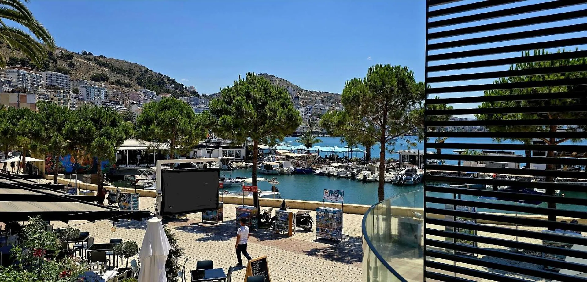 Lion Gate Hotel ساراندا