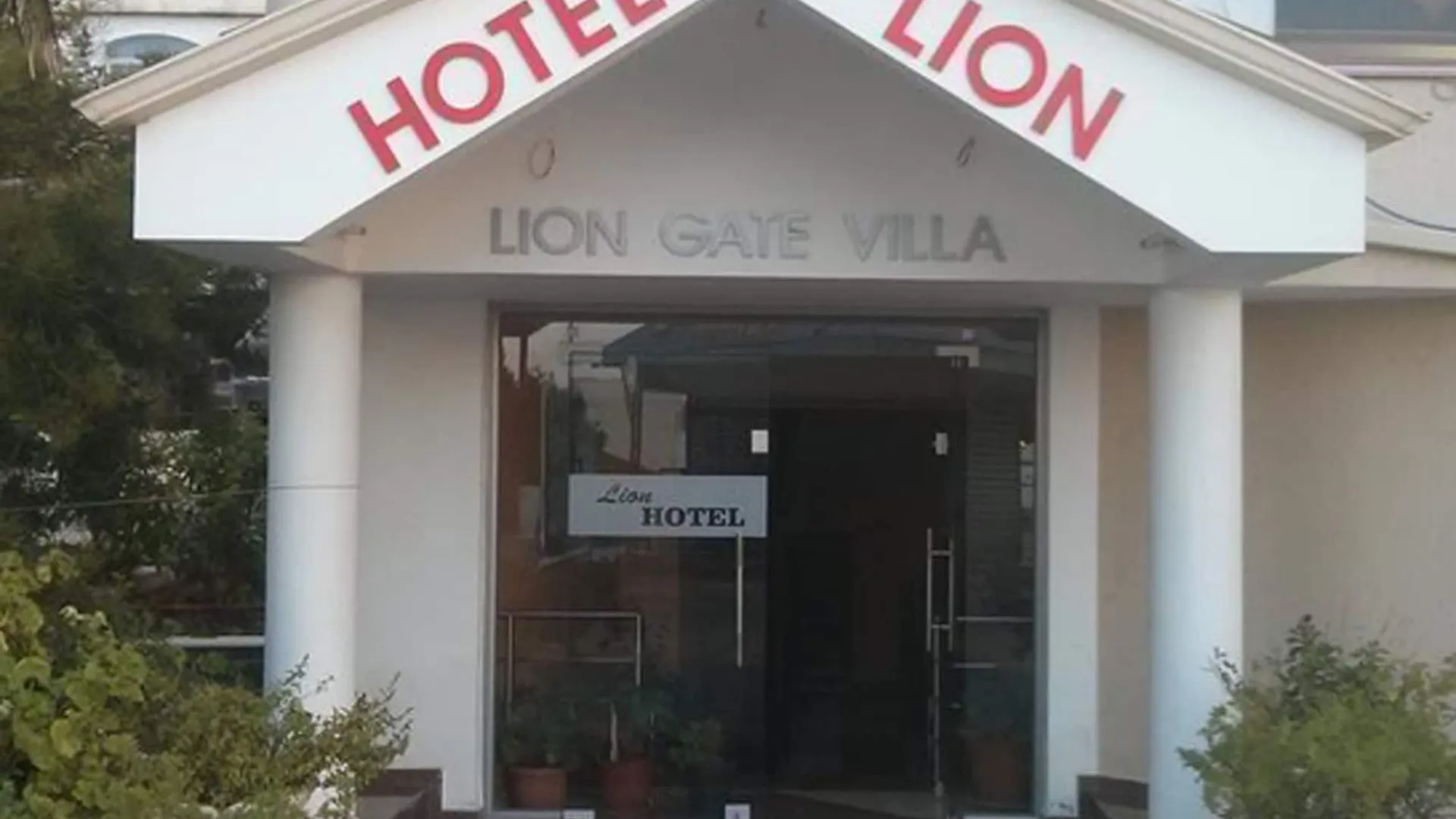 Lion Gate Hotel ساراندا