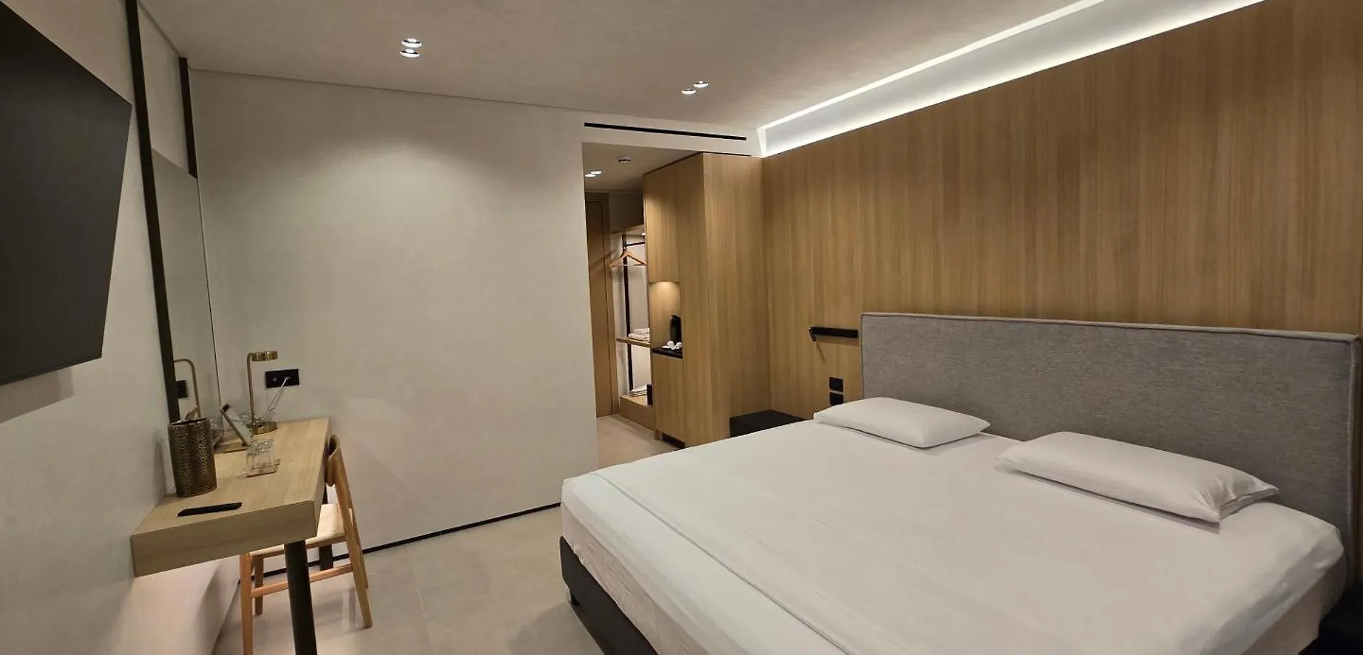 Lion Gate Hotel Sarandë 3*,  Albánie